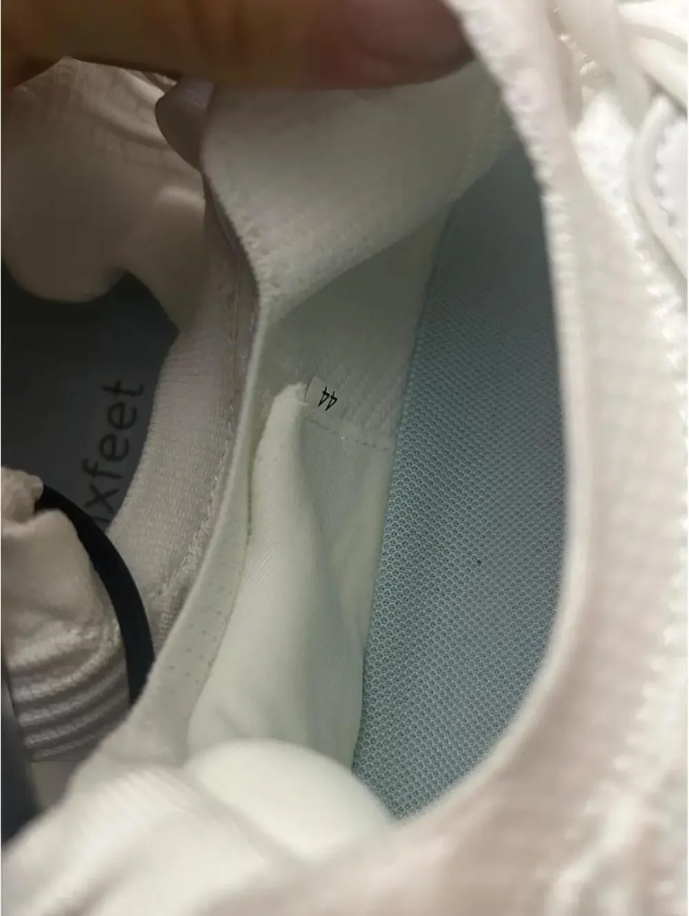 Brand new White Relxfeet sneakers with ribbed texture size 10.5